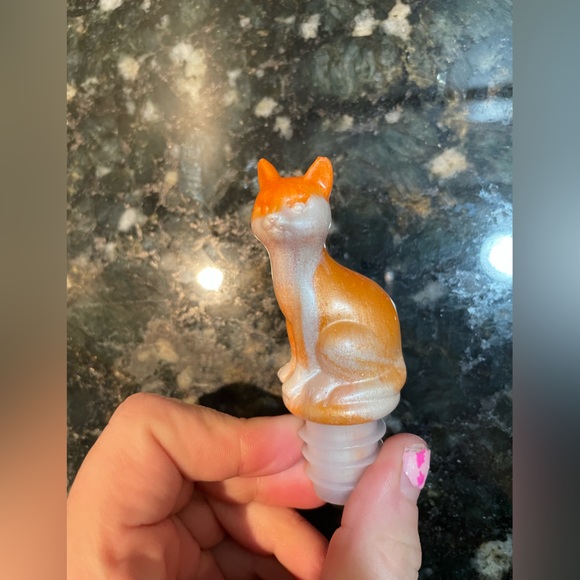 Orange And White Kitty Homemade Wine Bottle Stopper - Picture 5 of 5